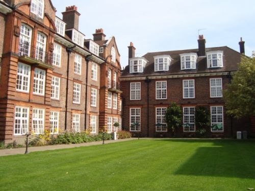 Regent's University <br>Scuola