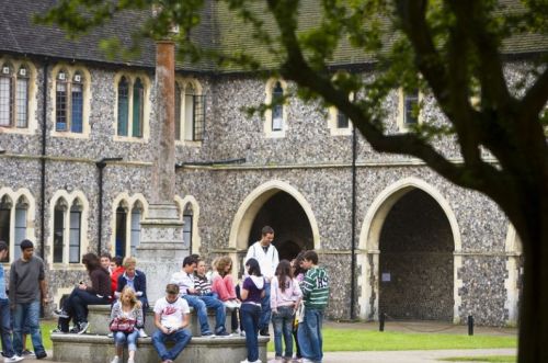 Lancing Boarding School<br>La Scuola
