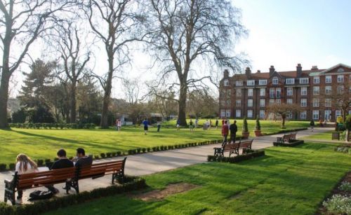 Regent's University <br>La Scuola