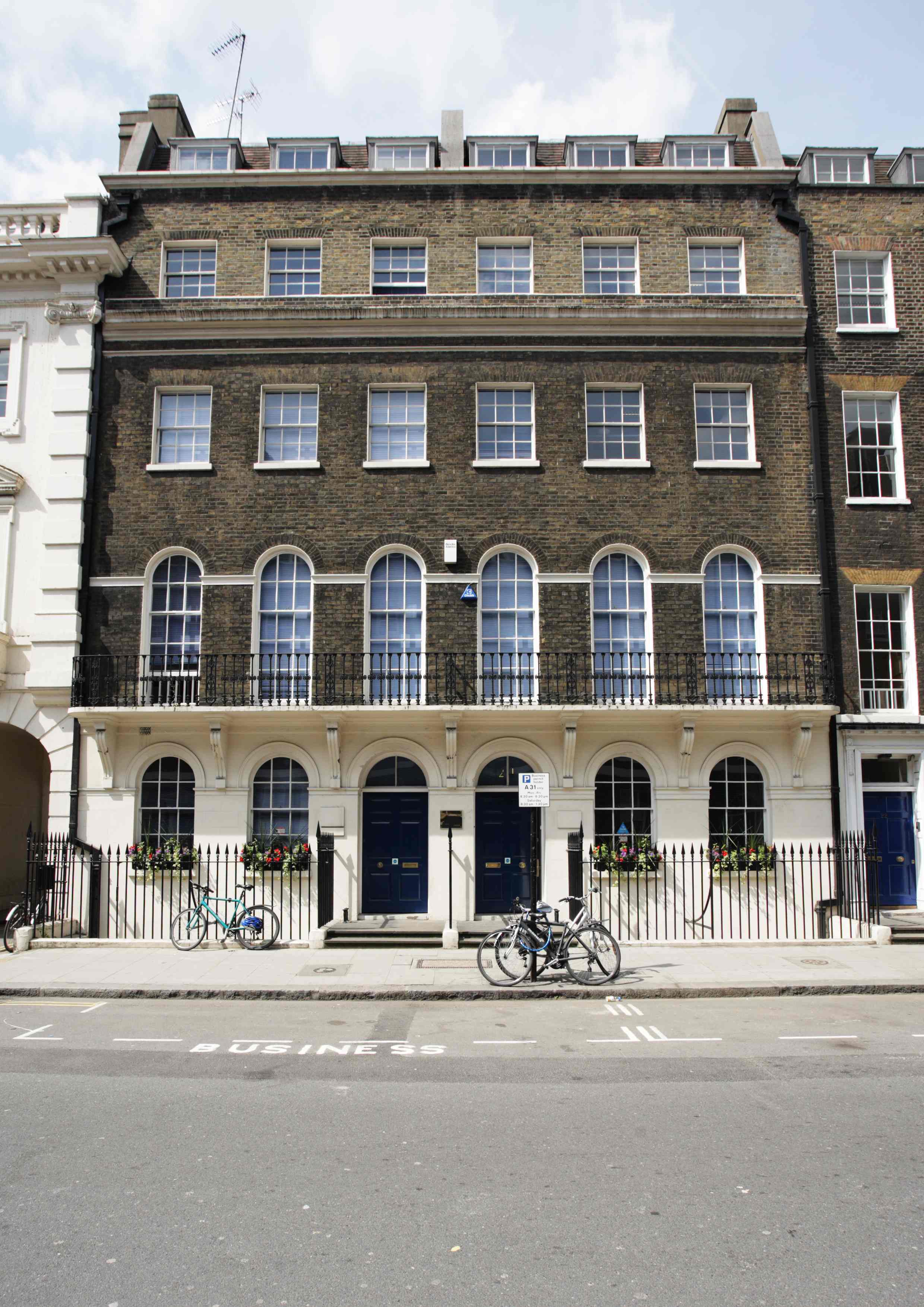 Bell_london_Exterior2 Bell_london_Exterior2