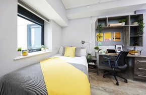 Crown_Place___camera_gialla Crown_Place___camera_gialla