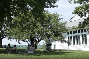 Putney_School_students_on_lawn Putney_School_students_on_lawn