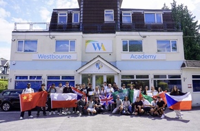 Westbourne_scuola_con_studenti Westbourne_scuola_con_studenti
